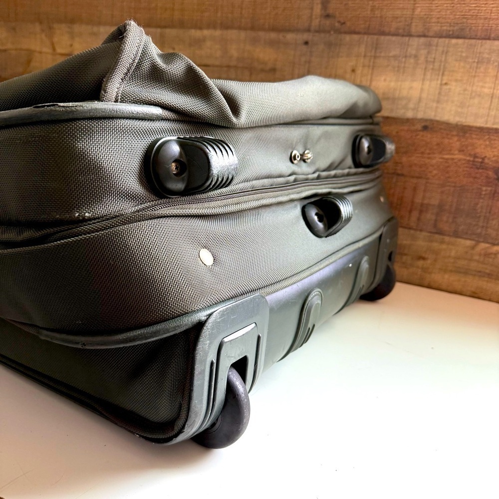 VTG 2241M3 Tumi Alpha 2 Wheeled Large Garment/Suitcase Travel Bag - Picture 6 of 16